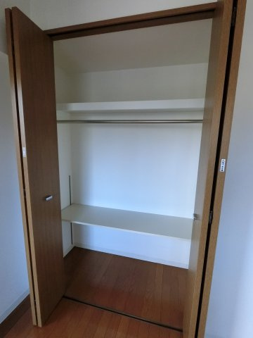 グランダジュール千葉みなとの収納|※反転・別室写真