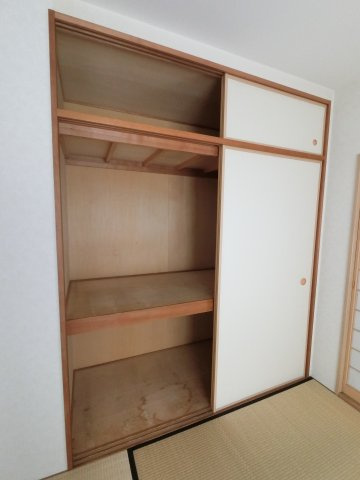 グランダジュール千葉みなとの収納|※反転・別室写真