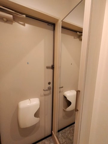 トップワイ板橋の玄関