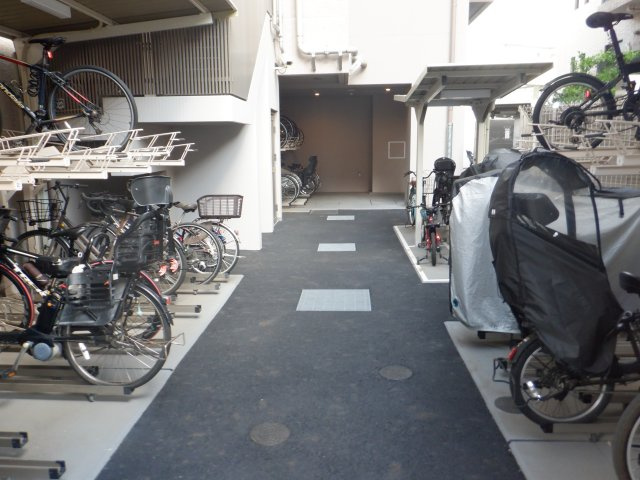 クレヴィア新宿若松町の駐輪場