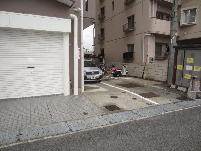【駐車場】