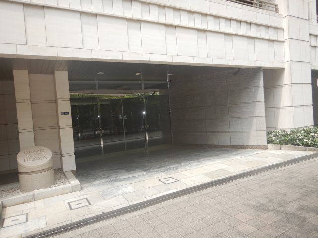 ファミール日本橋グランスイートプラザのエントランス