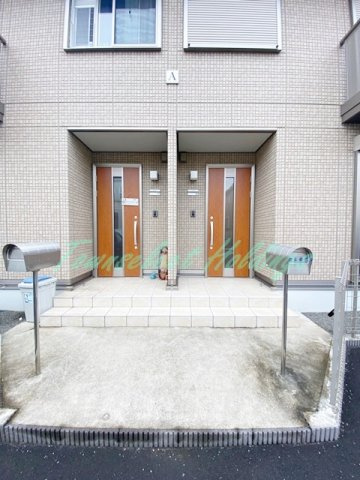 藤沢市遠藤のテラスのエントランス