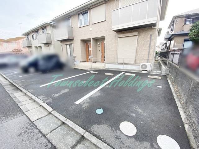 藤沢市遠藤のテラスの駐車場