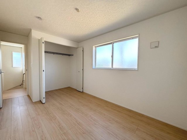 クワイエ　羽島市江吉良町第6　全1区画分譲のトイレ|超表面平滑加工とイオンパワーの「セフィオンテクト」加工で、汚れが付きにくく落ちやすい仕様のトイレです。
またツイントルネード洗浄で少ない水でも前方の返し部分から後方部までしっかり洗浄できます！