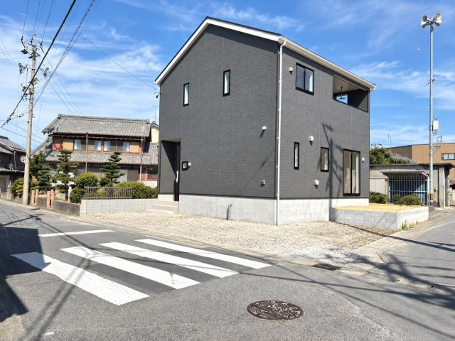 クワイエ　羽島市江吉良町第6　全1区画分譲のバルコニー|バルコニーは南向きで洗濯物もよく乾きます！強度と表面積硬度を持つFPRで防水しています。