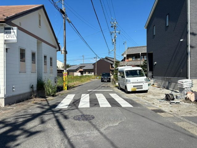 クワイエ　羽島市江吉良町第6　全1区画分譲の前面道路含む現地写真|「現地（2026年8月21日）撮影」　
■前面道路　
■ヤマダ不動産　株式会社リライフ