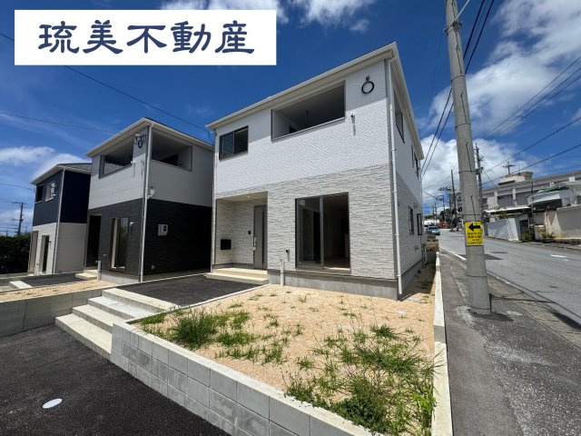 読谷村大木　第4（全3棟）1号棟　の外観|1号棟　並列駐車2台完備♪EV車充電設備付き♪