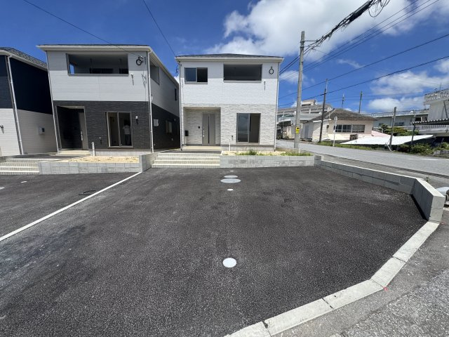 読谷村大木　第4（全3棟）1号棟　の外観|1号棟　並列駐車2台完備♪EV車充電設備付き♪