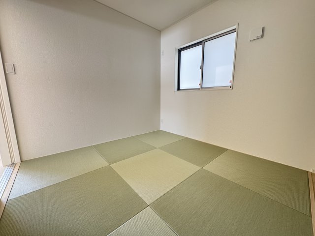 読谷村大木　第4（全3棟）1号棟　の和室|1号棟　洋風和室5.2帖＋収納付き♪