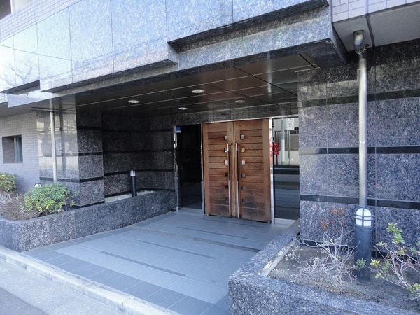 ルーブル上池台１番館のエントランス|毎日通るエントランスはこのようになっています