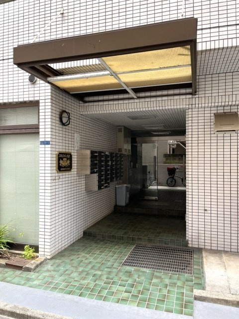 スカイコート大森のエントランス|落ち着いたエントランスです
