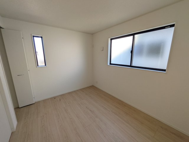 土浦市中村南　第11　新築戸建て　1号棟の洋室|陽当たりの良い明るい洋室です♪