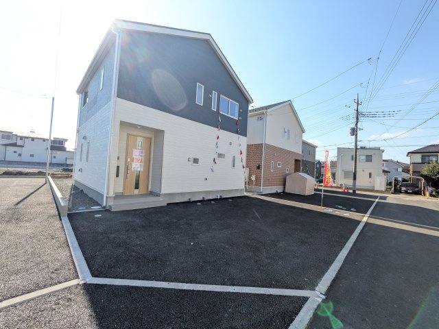 土浦市中村南　第11　新築戸建て　3号棟の前面道路含む現地写真|写真だけでは伝わらない快適さを、ぜひ現地で体感しませんか？
即日見学可能です！平日のご案内も可能です♪
お気軽にお問合せまたはお電話ください！
0297-86-8370まで【リアライズ不動産】