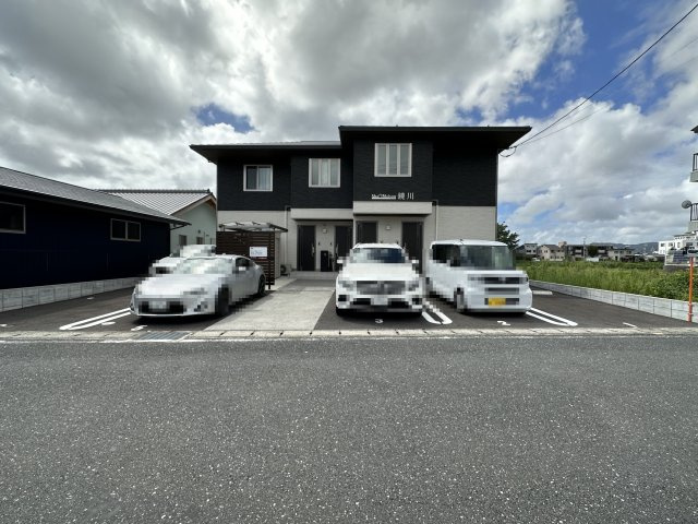 シャーメゾン鏡川の駐車場