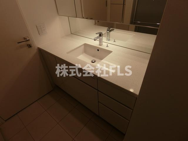 港区西麻布２丁目の賃貸マンションの洗面所