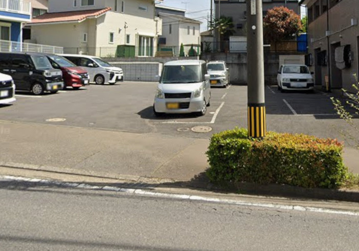 ロイヤルガーデンハイツの駐車場