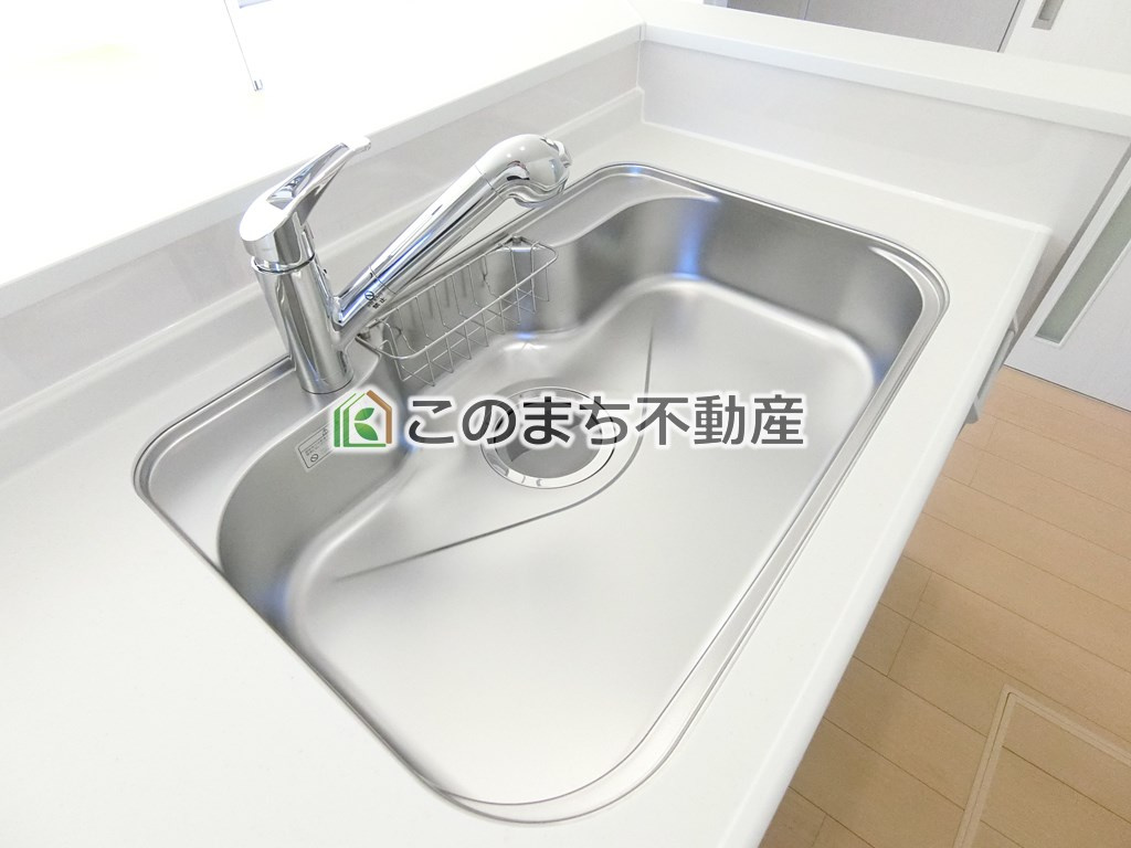 ハートフルタウン宇都宮市緑2丁目2226番のキッチン|同社施工物件の写真です。※建具やフローリング、その他仕様が違う場合がございます。
