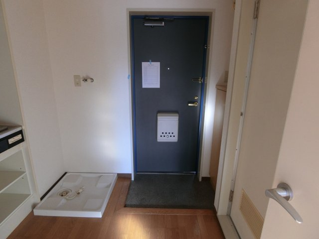 ファミーユビルの玄関|他のお部屋の参考写真となります。