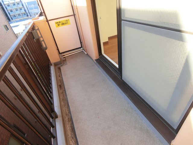 ファミーユビルのバルコニー|他のお部屋の参考写真となります。
