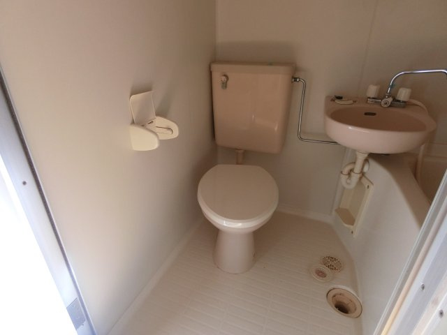 ファミーユビルのトイレ|他のお部屋の参考写真となります。
