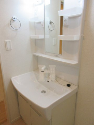 【洗面所】 | フォレストコートⅡ | 忙しい朝には欠かせない洗面所です