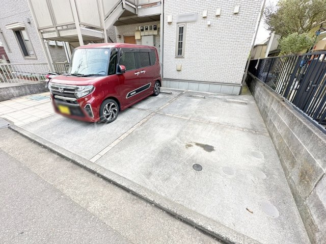 メゾンクレールの駐車場|駐車場あり