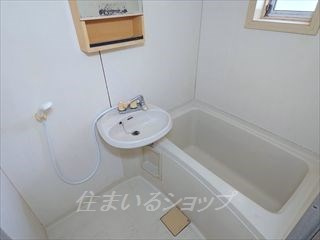 GRADO可部アネックスの浴室|窓あり