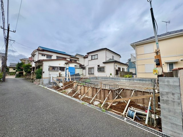 《仲介手数料半額》川越市霞ケ関北4丁目の前面道路含む現地写真