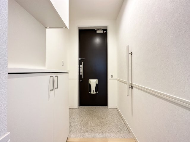 ベレオ東久万の玄関