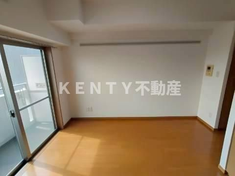 【居間・リビング】 | プレサーブ・K | こちらのリビングで趣味の時間をお楽しみください