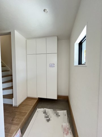 【玄関】 | 福岡市東区筥松1丁目1期　1号棟（全3棟）【仲介手数料無料・0円】 | 施工例。施工例は完成時と異なる場合があります。