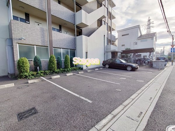 アイビーコートの駐車場