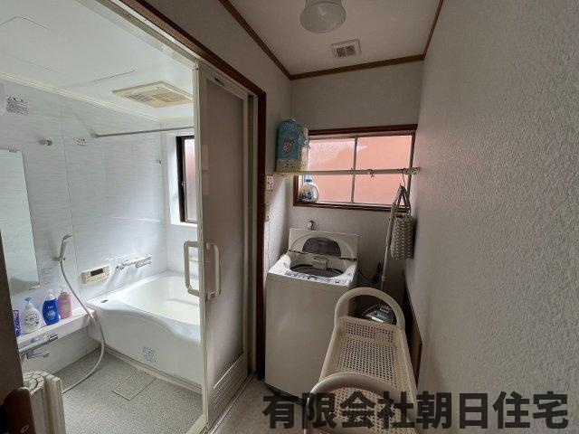 【独立洗面台】 | 国屋町中古戸建 | 独立洗面台あり、毎朝おしゃれに忙しい女性の方におすすめです