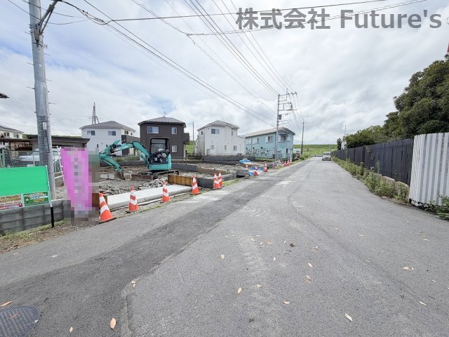 三郷市新和2丁目　新築戸建　全3棟　2号棟の前面道路含む現地写真|前面道路含む現地写真です。