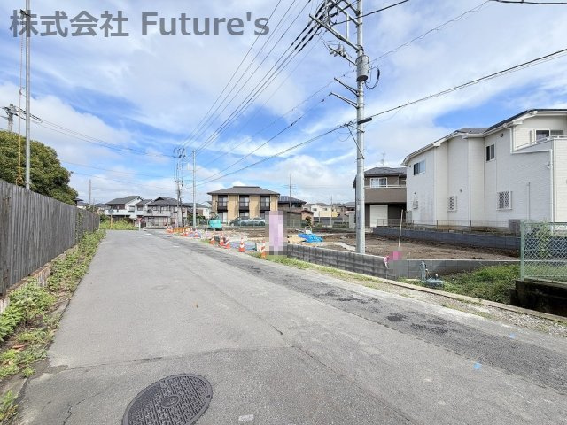 三郷市新和2丁目　新築戸建　全3棟　2号棟の前面道路含む現地写真|前面道路含む現地写真です。