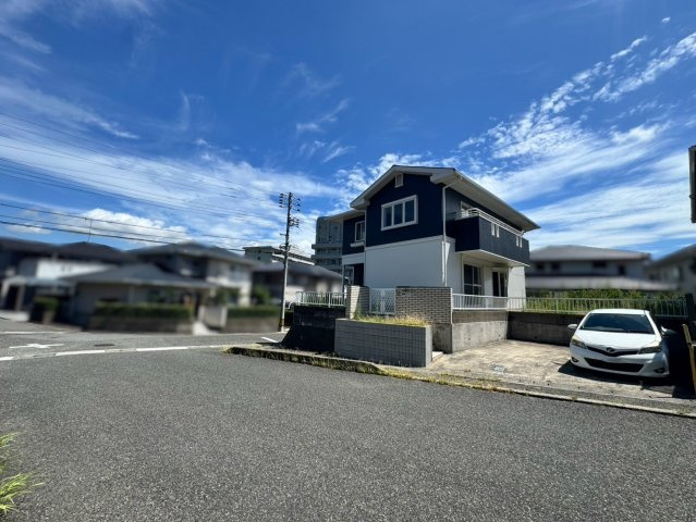 一の宮学園町　一戸建ての前面道路含む現地写真