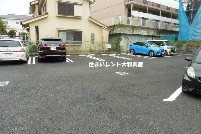 ラ・マーヴェラス町田の駐車場