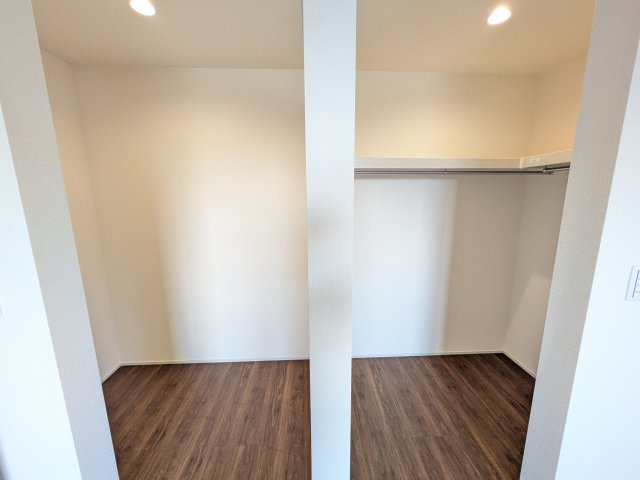 第1常総市坂手町　新築戸建　1号棟の収納|衣類や季節ものバッグ、帽子などの小物もまとめて収納できる広々としたウォークインクローゼット♪