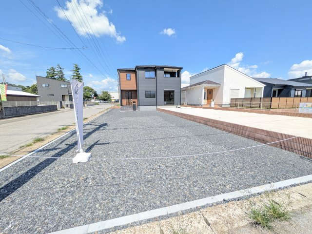 第1常総市坂手町　新築戸建　1号棟の前面道路含む現地写真|現地案内会開催中です！ 平日のご見学も可能です。 お気軽にお問い合わせください♪ 【リアライズ不動産】 0297-86-8370まで♪
