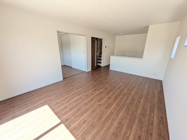 第1常総市坂手町　新築戸建　1号棟の居間・リビング|南向きで明るく陽当たりの良いリビングです♪