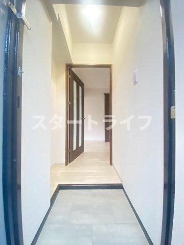 大阪市淀川区新高１丁目の賃貸マンションの玄関