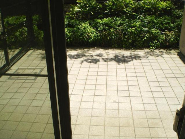 サンピエス根津のバルコニー