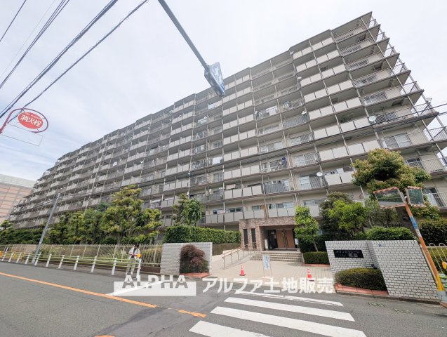メゾンエクレーレニュー昭島の外観|【Appearance】
◆外観◆10階建てのマンション。周辺には買い物施設や医療施設がそろい、日々の生活にも便利な住環境です。