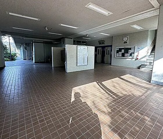 越中島三丁目ハイツ1号棟のロビー|清潔なロビーです