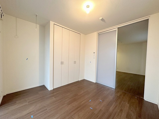ラ　リューシュの寝室|★明るいフローリングの角部屋です★