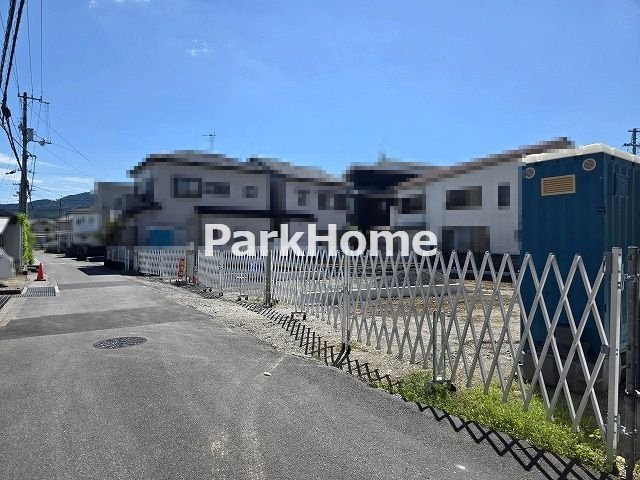 高知市朝倉本町1丁目 ④ 新築戸建ての前面道路含む現地写真