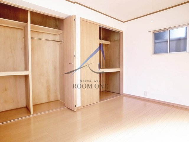 新東ハイツ の居間・リビング|洋室のお部屋です。