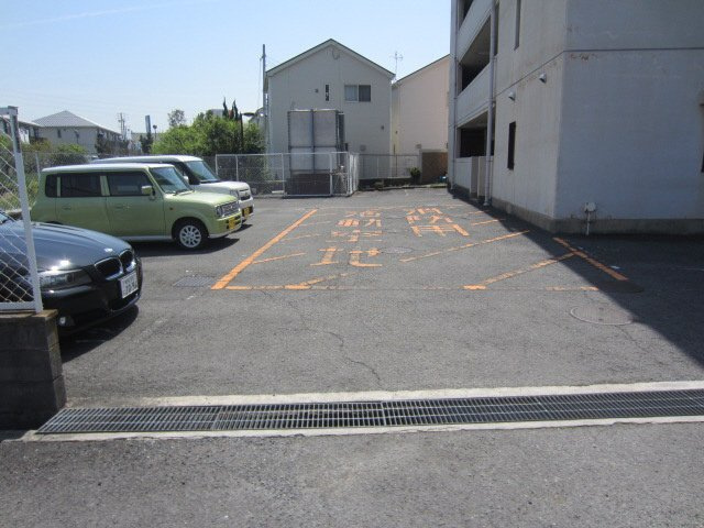 【駐車場】