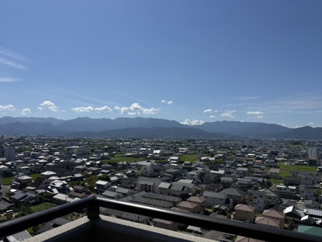 サーパス鷹子第三の展望|南向きのバルコニーからは、開放的な空間が広がってます。